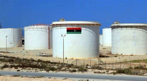Cuộc chiến ngân hàng ở Libya làm xáo trộn thị trường dầu mỏ thế giới Cuộc chiến ngân hàng ở Libya làm xáo trộn thị trường dầu mỏ thế giới