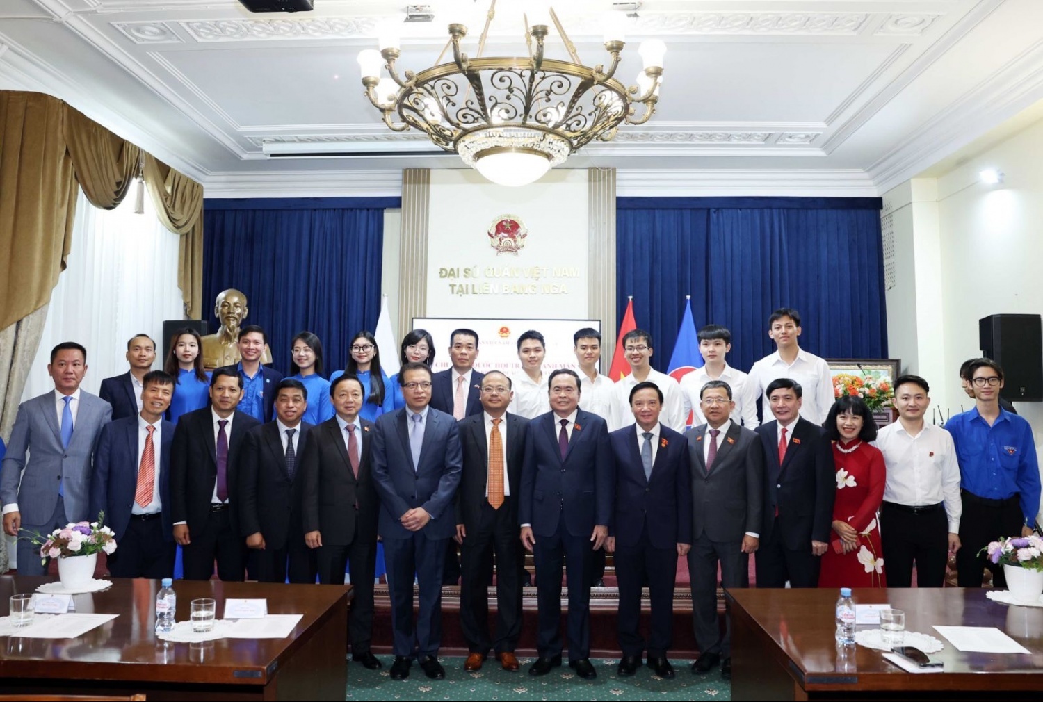 Chủ tịch Quốc hội Trần Thanh Mẫn gặp mặt cán bộ Đại sứ quán và đại diện cộng đồng người Việt Nam tại Liên bang Nga