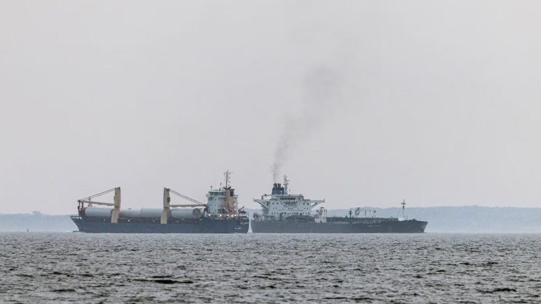 Nỗi lo tràn dầu gia tăng khi tàu chở dầu từ chối sử dụng hoa tiêu của Đan Mạch