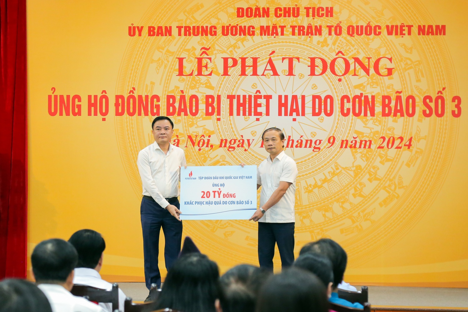Nghĩa tình người Dầu khí hướng về đồng bào bị thiệt hại do bão số 3