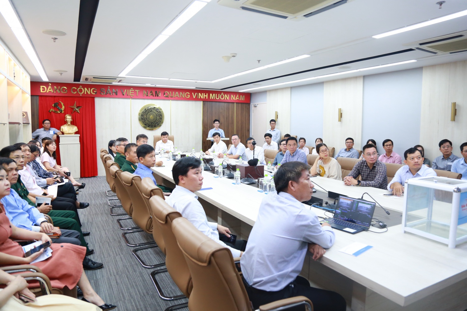 PVTrans tổ chức quyên góp ủng hộ đồng bào bị ảnh hưởng bởi bão Yagi PVTrans tổ chức quyên góp ủng hộ đồng bào bị ảnh hưởng bởi bão Yagi