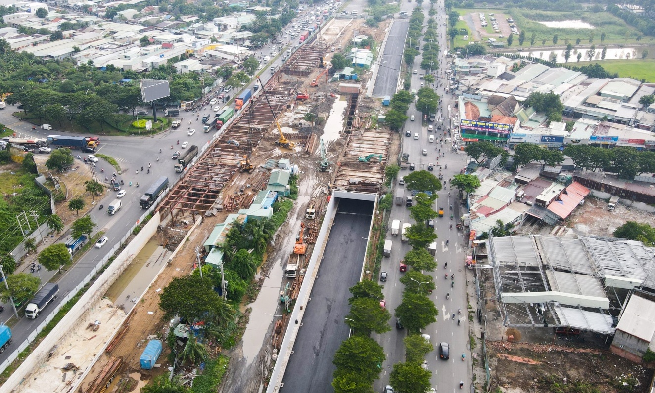 [Chùm ảnh] Chuẩn bị thông xe một nhánh hầm chui ở cửa ngõ phía Nam TP HCM