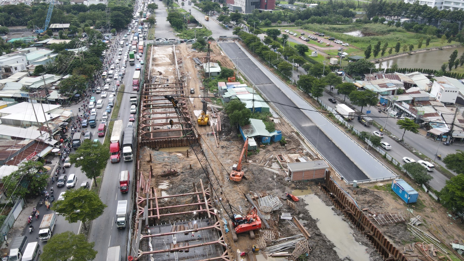 [Chùm ảnh] Chuẩn bị thông xe một nhánh hầm chui ở cửa ngõ phía Nam TP HCM