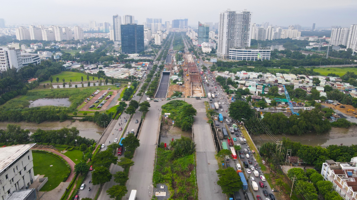 [Chùm ảnh] Chuẩn bị thông xe một nhánh hầm chui ở cửa ngõ phía Nam TP HCM