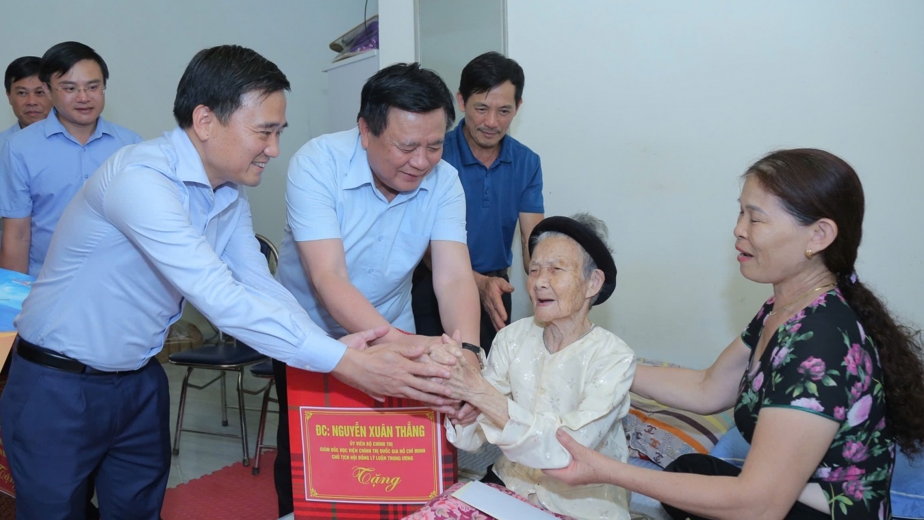 Petrovietnam thăm hỏi, động viên nhân dân gặp thiệt hại do bão số 3 tại Thái Nguyên