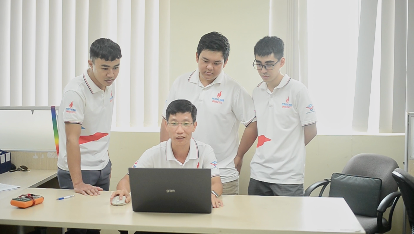Các thành viên đội PVU sẵn sàng cho cuộc thi tay nghề Dầu khí lần thứ VIII