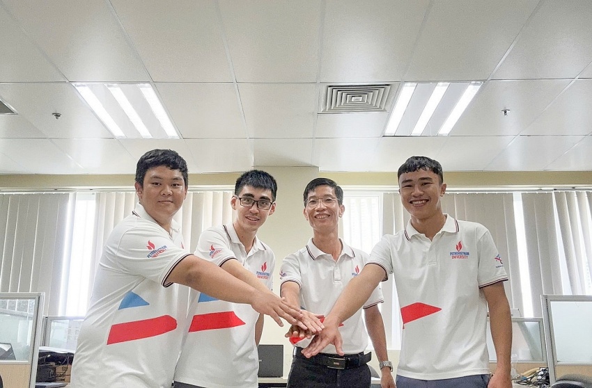 Các thành viên đội PVU sẵn sàng cho cuộc thi tay nghề Dầu khí lần thứ VIII