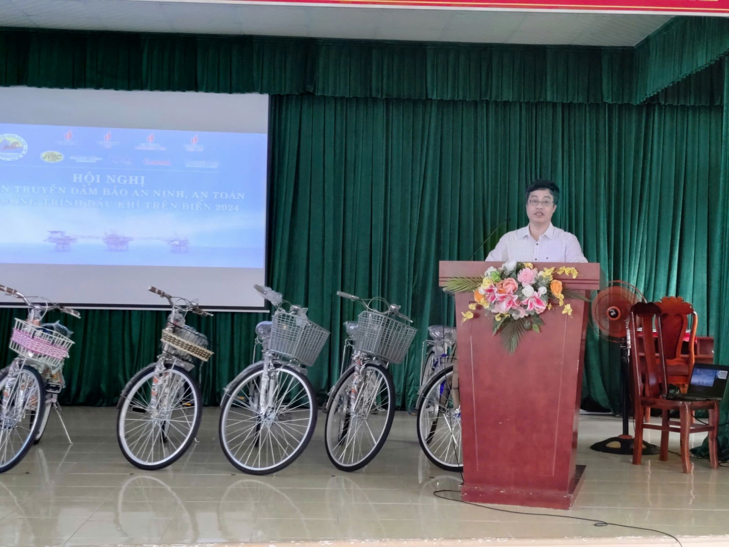 PVEP tổ chức tuyên truyền bảo đảm an ninh, an toàn các công trình dầu khí trên biển