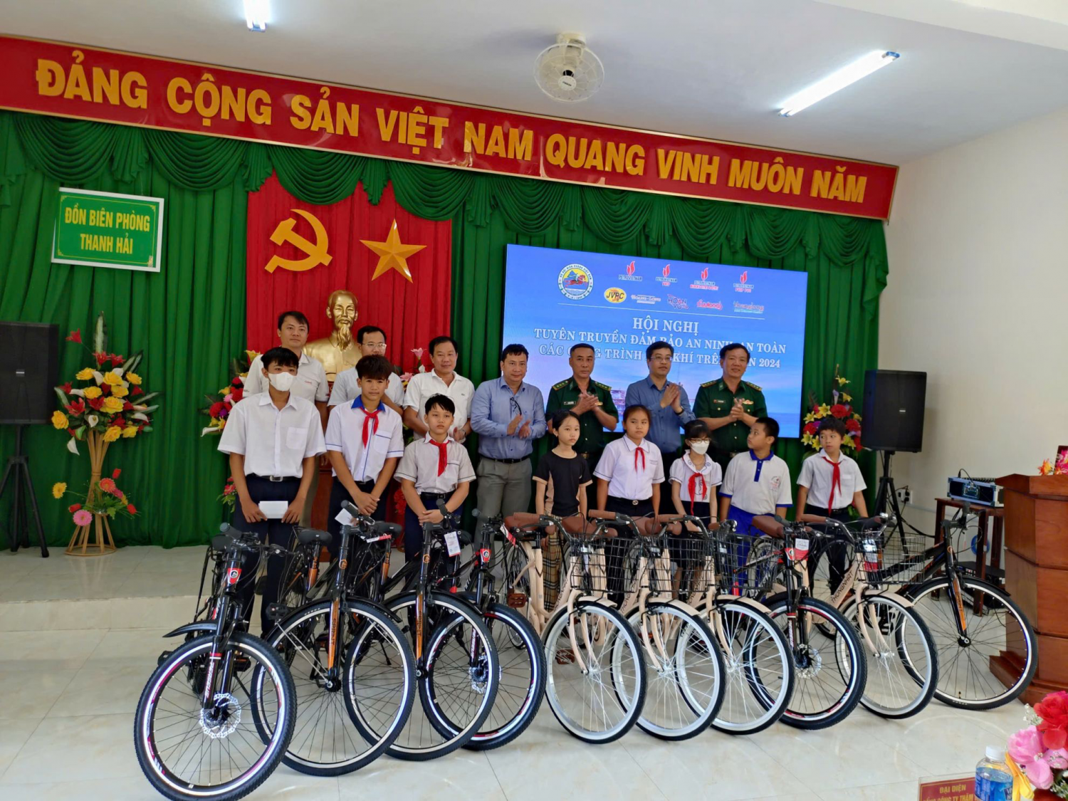 PVEP tổ chức tuyên truyền bảo đảm an ninh, an toàn các công trình dầu khí trên biển