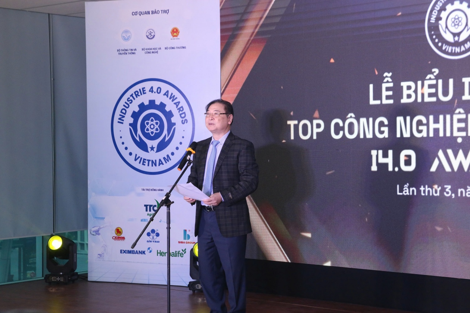 TSKH Phan Xuân Dũng phát biểu khai mạc chương trình