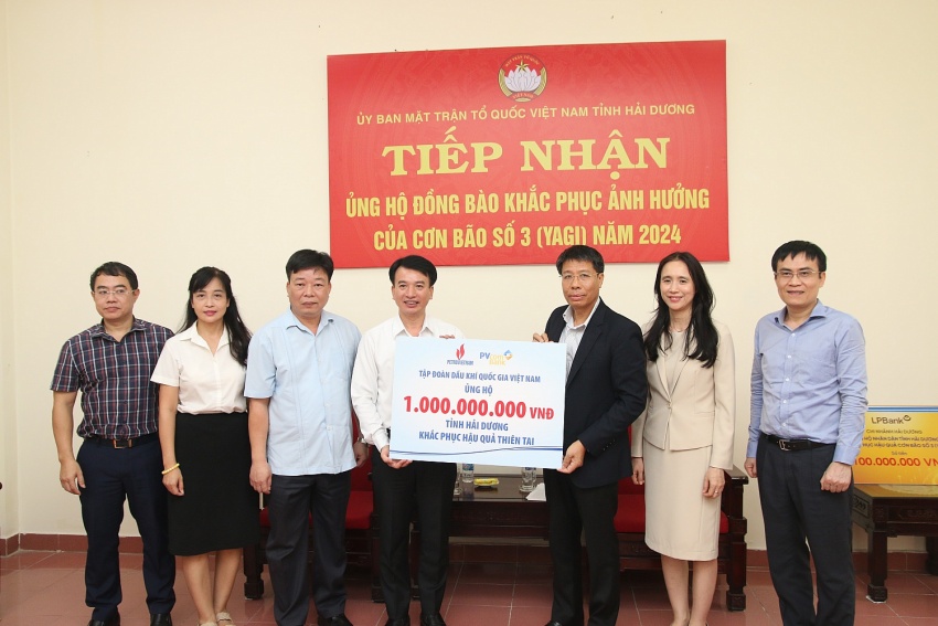 Petrovietnam đến thăm hỏi và hỗ trợ nhân dân tỉnh Hài Dương khắc phục thiệt hại bão lũ