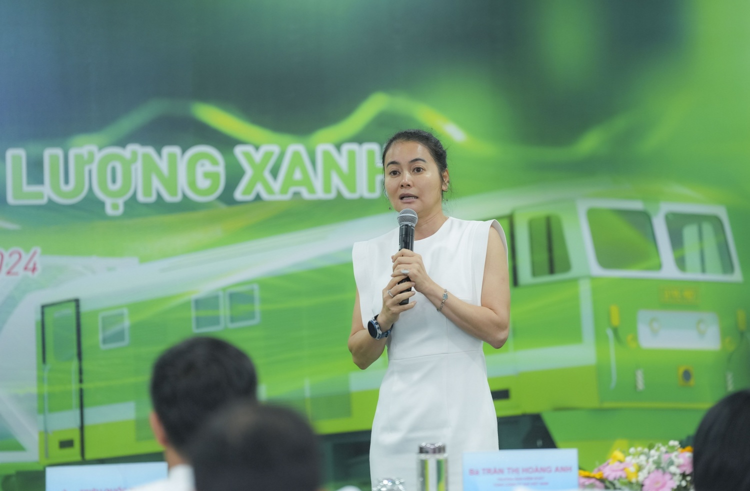 Đồng chí Võ Thị Thanh Ngọc, Thành viên Hội đồng quản trị chia sẻ tâm huyết với tuổi trẻ PV GAS