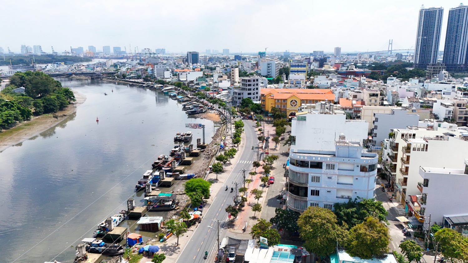 [Chùm ảnh] Con đường ngập do triều cường được chi 375 tỷ đồng 