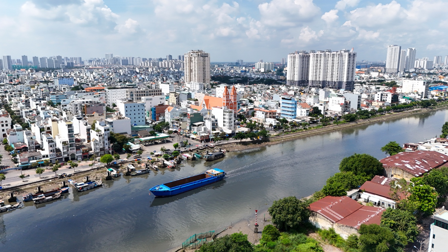 [Chùm ảnh] Con đường ngập do triều cường được chi 375 tỷ đồng 