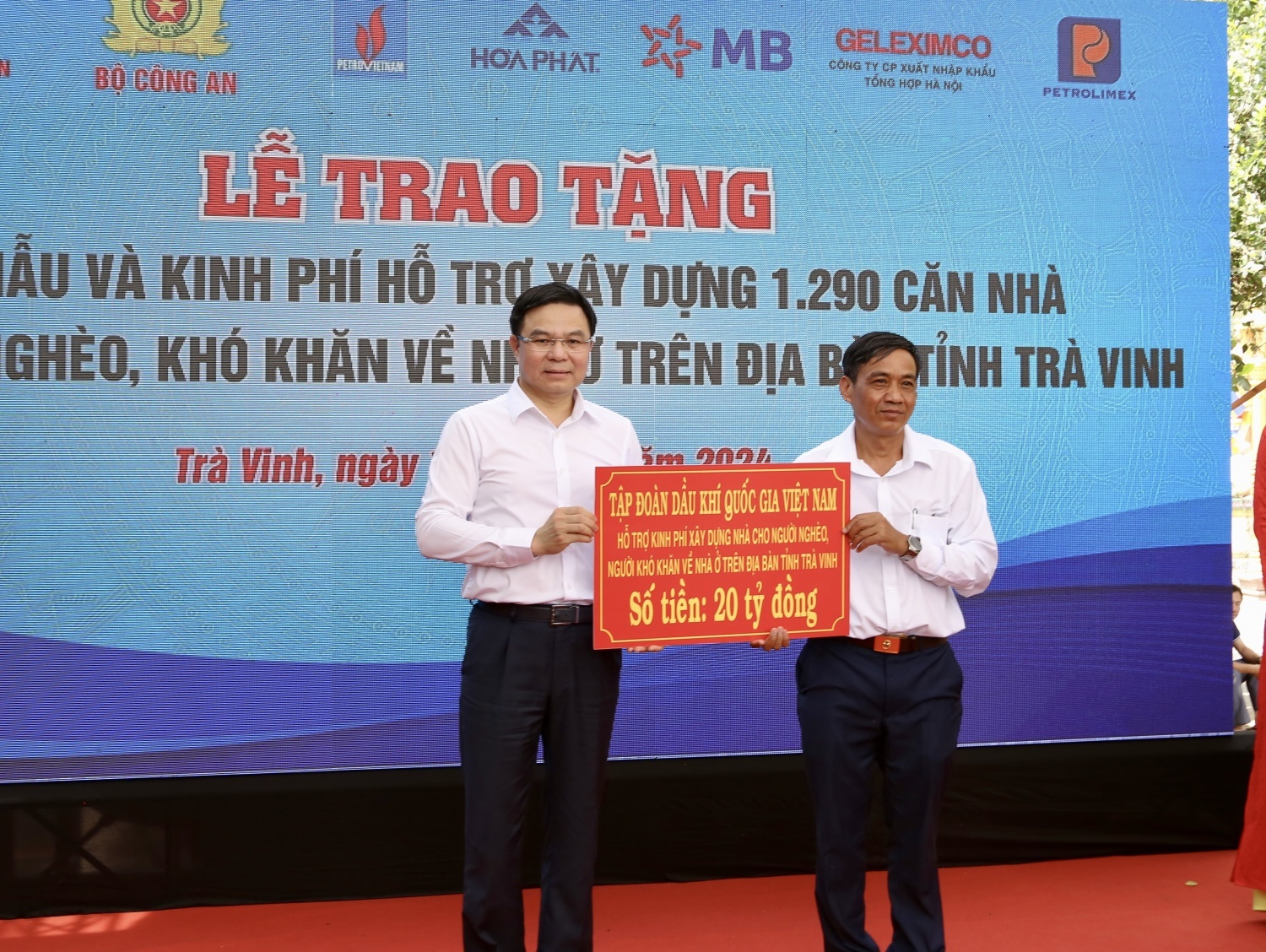 “Nghĩa tình Người Dầu khí” chung tay đi đầu trong việc "Xóa nhà tạm, nhà dột nát”