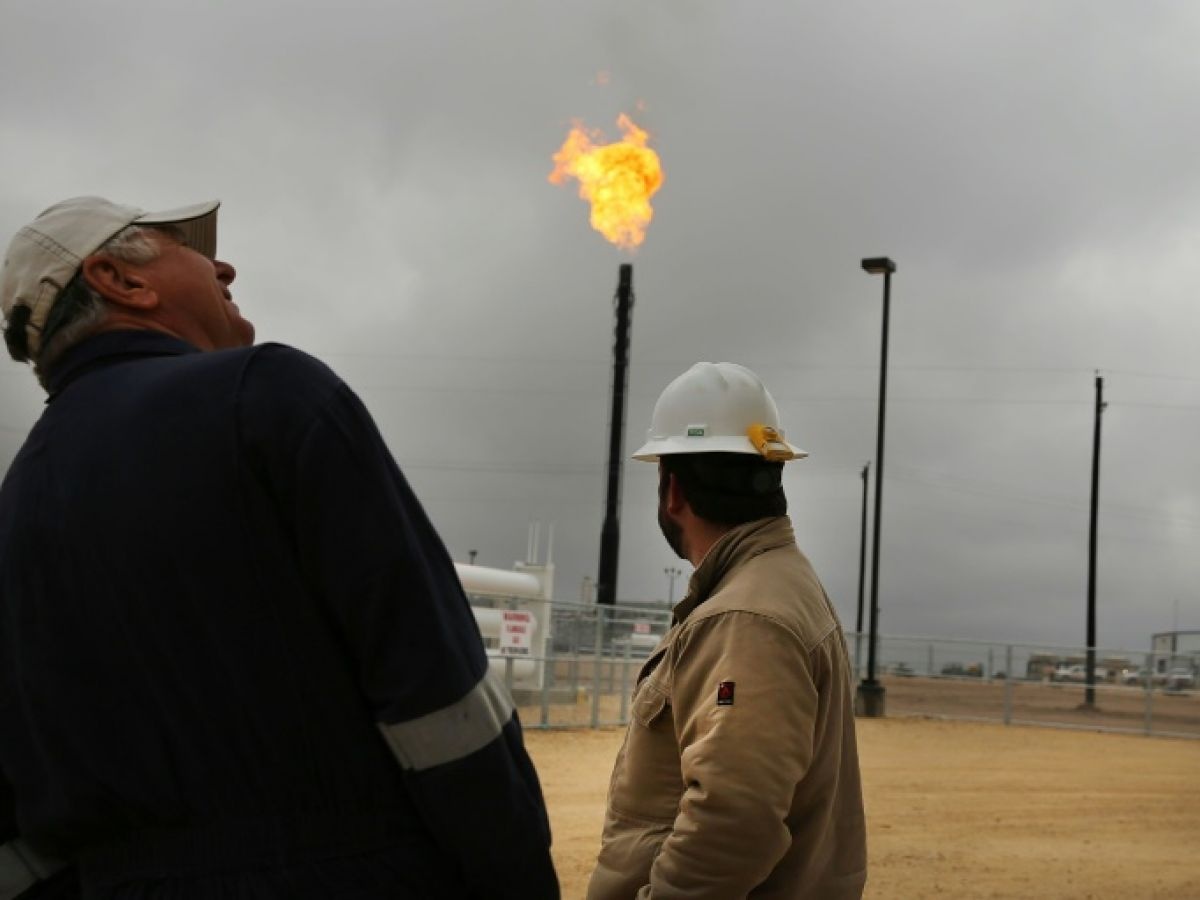 Các Big Oil chịu áp lực về tính minh bạch