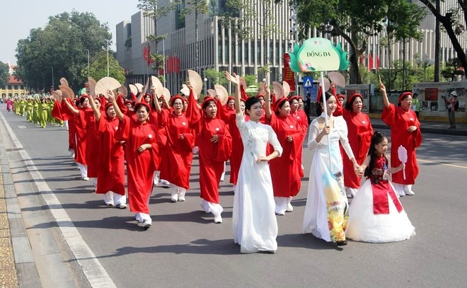 Tôn vinh, khai thác các giá trị của áo dài dân tộc