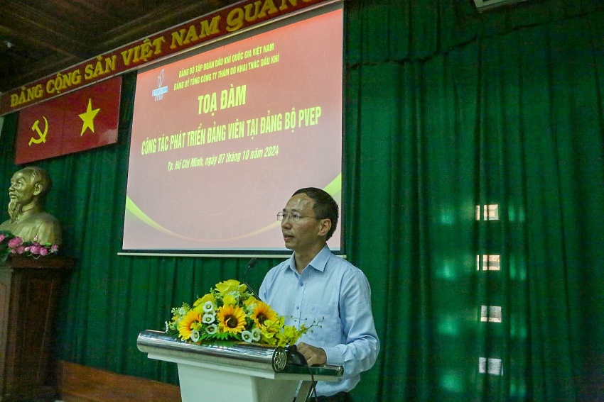 Đồng chí Đặng Ngọc Quý, Ủy viên BCH Đảng bộ, Phó Tổng Giám đốc PVEP phát biểu khai mạc chương trình Tọa đàm
