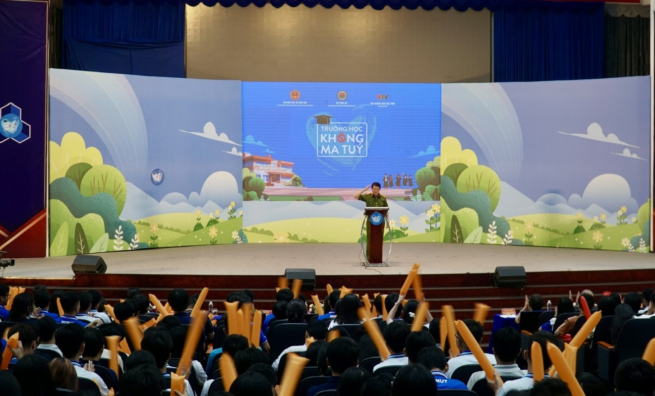 Bảo vệ thế hệ trẻ trước hiểm họa ma túy