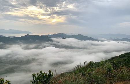 Săn mây trên đỉnh Hòn Én