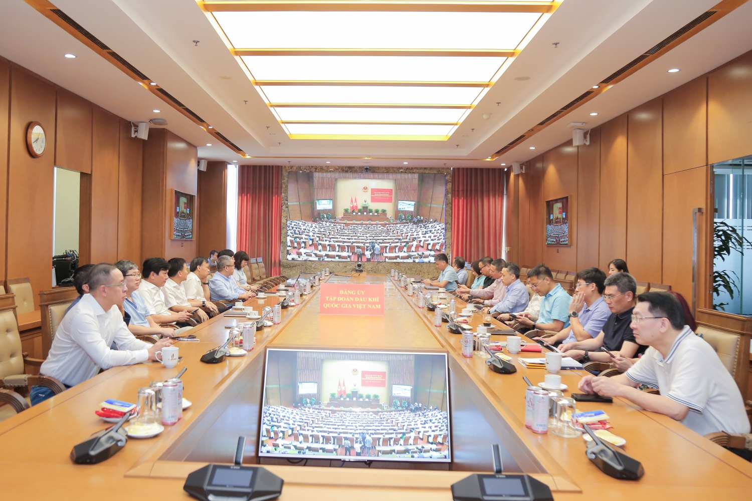 Đảng ủy Tập đoàn Dầu khí Quốc gia Việt Nam học tập, quán triệt thực hiện Nghị quyết Hội nghị Trung ương 10 Khóa XIII Đảng ủy Tập đoàn Dầu khí Quốc gia Việt Nam học tập, quán triệt thực hiện Nghị quyết Hội nghị Trung ương 10 Khóa XIII