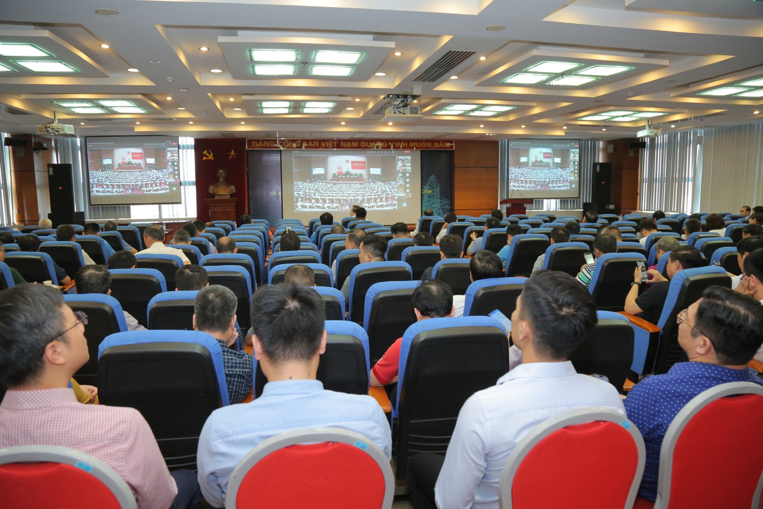 Đảng ủy Tập đoàn Dầu khí Quốc gia Việt Nam học tập, quán triệt thực hiện Nghị quyết Hội nghị Trung ương 10 Khóa XIII Đảng ủy Tập đoàn Dầu khí Quốc gia Việt Nam học tập, quán triệt thực hiện Nghị quyết Hội nghị Trung ương 10 Khóa XIII