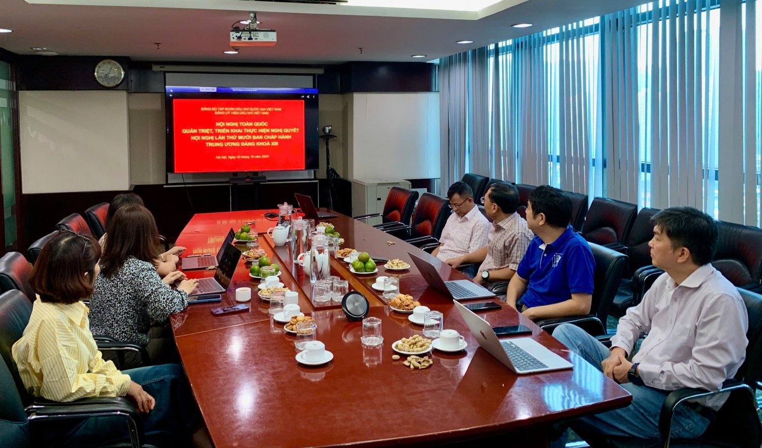 Đảng ủy Tập đoàn Dầu khí Quốc gia Việt Nam học tập, quán triệt thực hiện Nghị quyết Hội nghị Trung ương 10 Khóa XIII Đảng ủy Tập đoàn Dầu khí Quốc gia Việt Nam học tập, quán triệt thực hiện Nghị quyết Hội nghị Trung ương 10 Khóa XIII