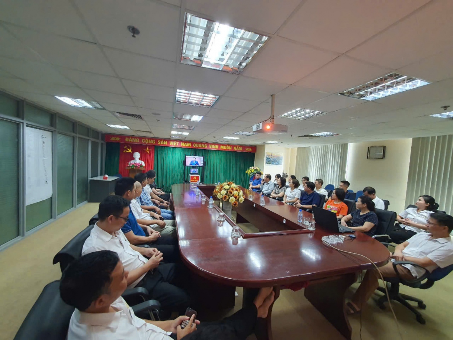 Đảng ủy Tập đoàn Dầu khí Quốc gia Việt Nam học tập, quán triệt thực hiện Nghị quyết Hội nghị Trung ương 10 Khóa XIII Đảng ủy Tập đoàn Dầu khí Quốc gia Việt Nam học tập, quán triệt thực hiện Nghị quyết Hội nghị Trung ương 10 Khóa XIII