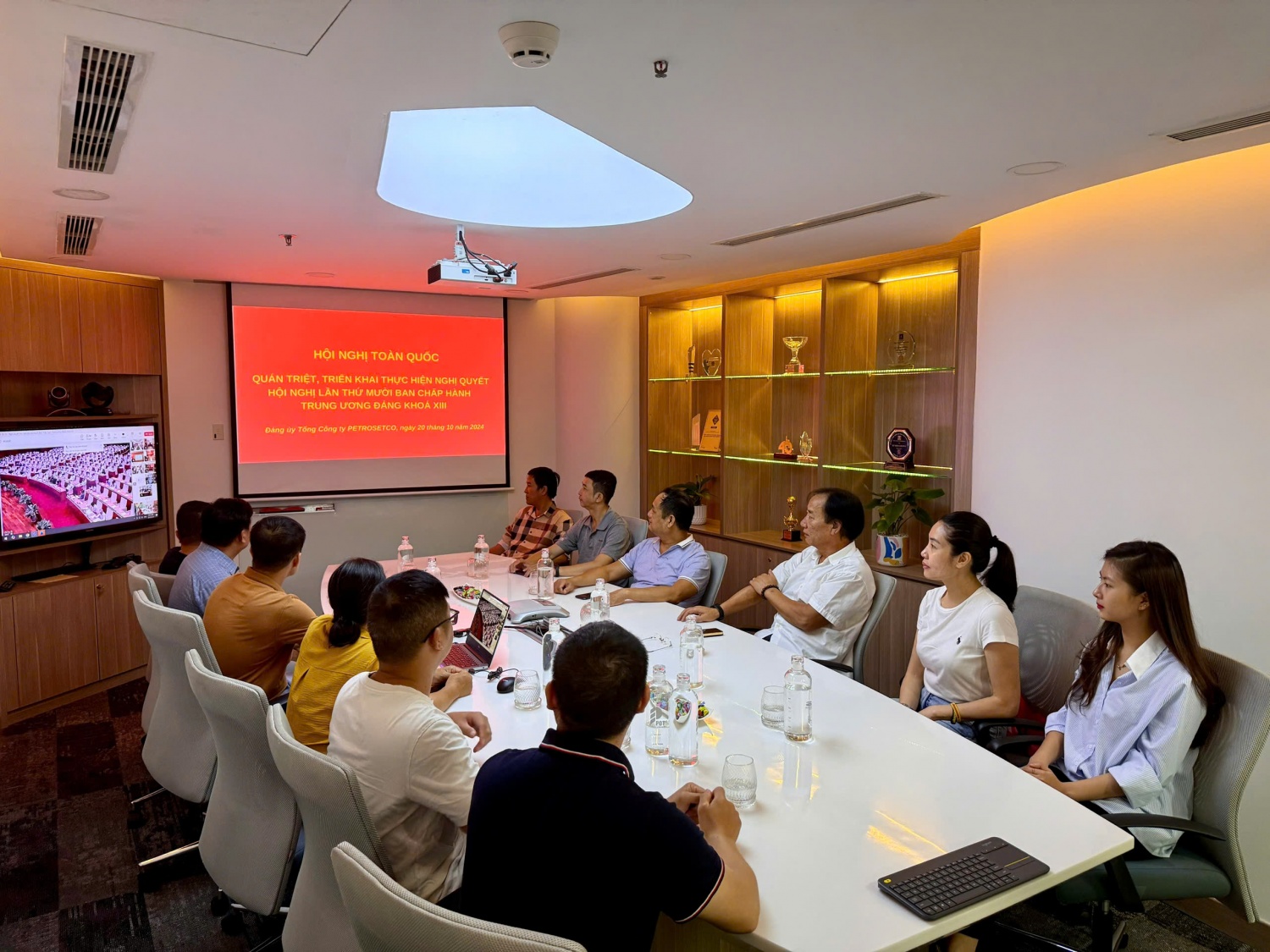 Đảng ủy Tập đoàn Dầu khí Quốc gia Việt Nam học tập, quán triệt thực hiện Nghị quyết Hội nghị Trung ương 10 Khóa XIII Đảng ủy Tập đoàn Dầu khí Quốc gia Việt Nam học tập, quán triệt thực hiện Nghị quyết Hội nghị Trung ương 10 Khóa XIII