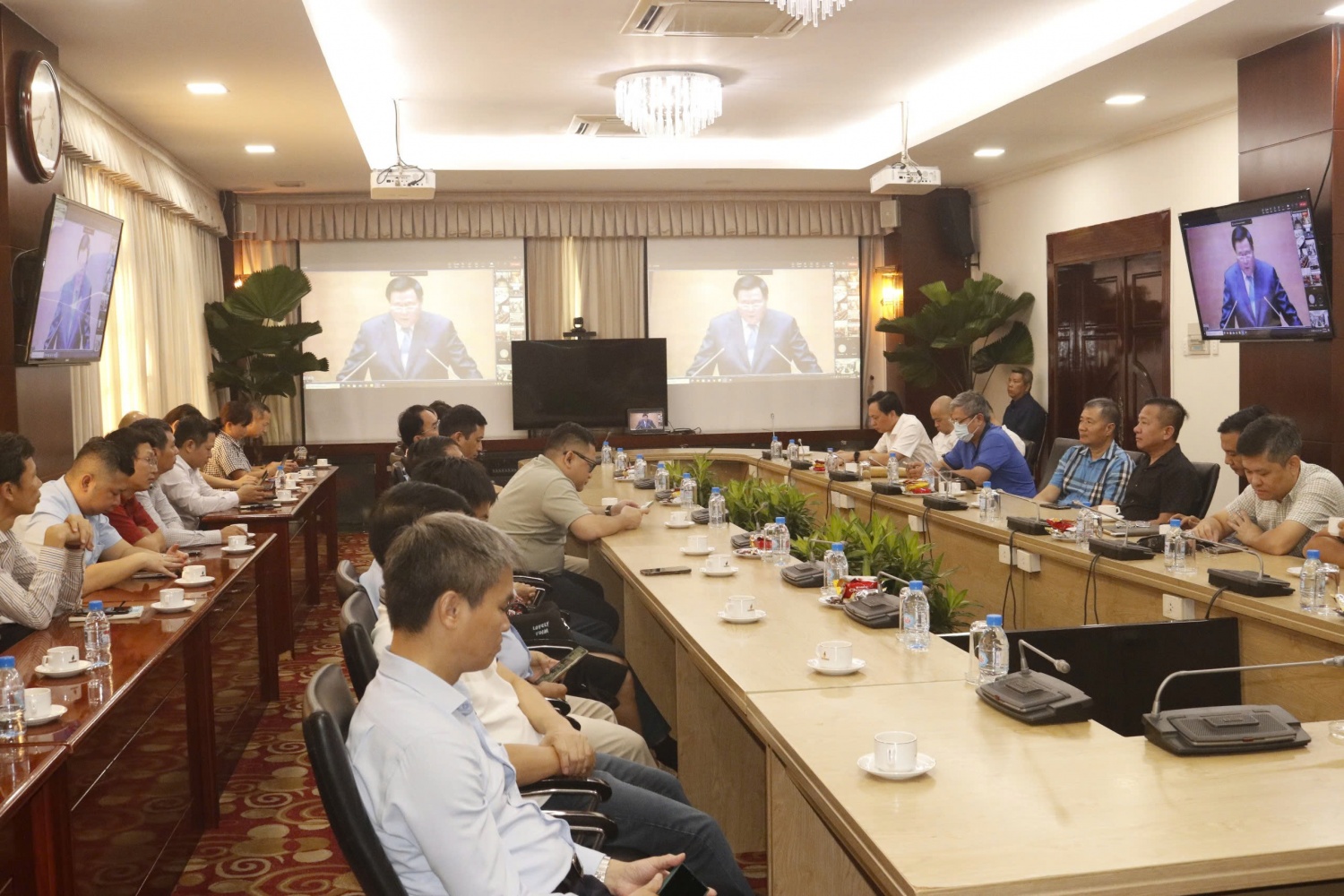 Đảng ủy Tập đoàn Dầu khí Quốc gia Việt Nam học tập, quán triệt thực hiện Nghị quyết Hội nghị Trung ương 10 Khóa XIII Đảng ủy Tập đoàn Dầu khí Quốc gia Việt Nam học tập, quán triệt thực hiện Nghị quyết Hội nghị Trung ương 10 Khóa XIII