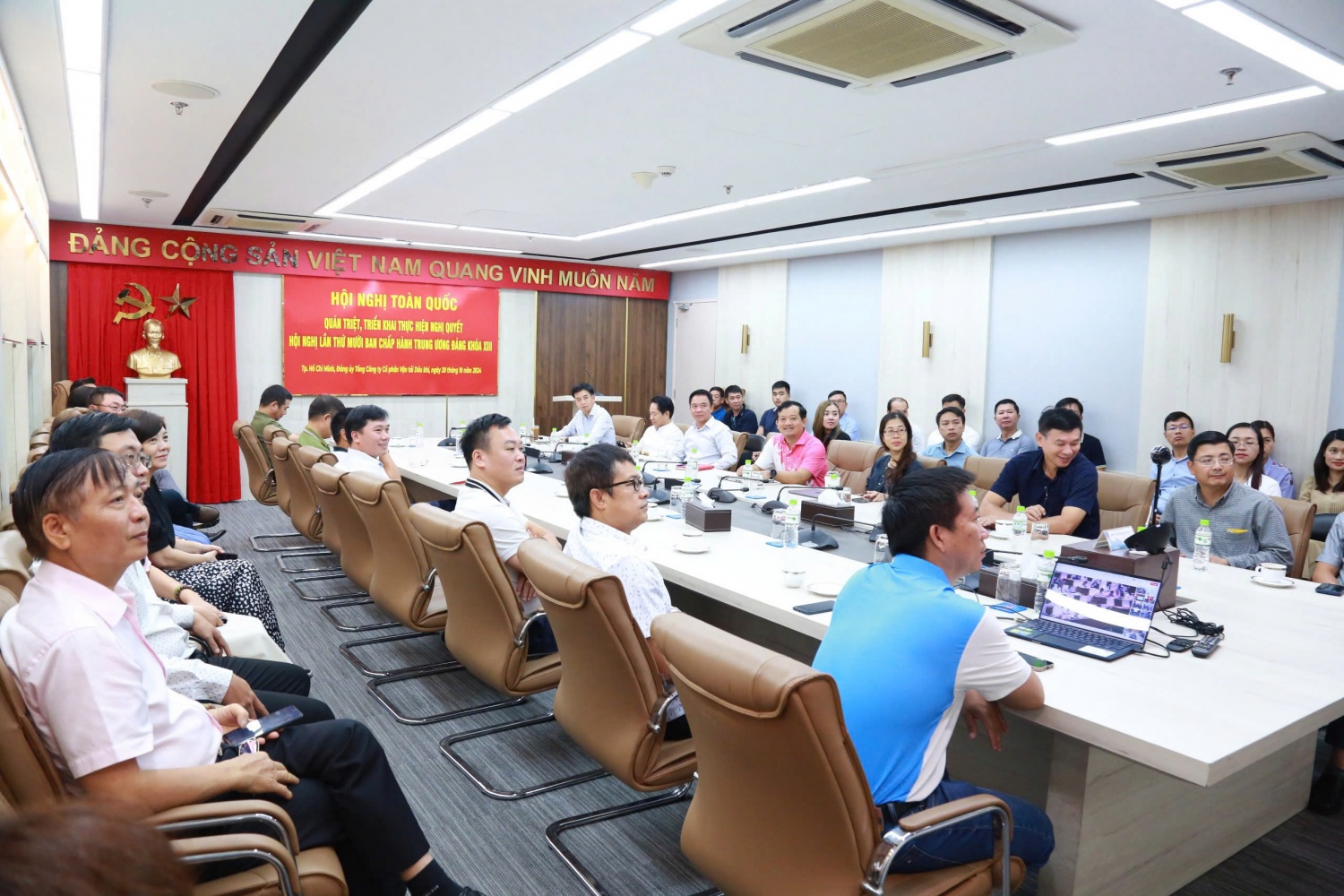 Đảng ủy Tập đoàn Dầu khí Quốc gia Việt Nam học tập, quán triệt thực hiện Nghị quyết Hội nghị Trung ương 10 Khóa XIII Đảng ủy Tập đoàn Dầu khí Quốc gia Việt Nam học tập, quán triệt thực hiện Nghị quyết Hội nghị Trung ương 10 Khóa XIII