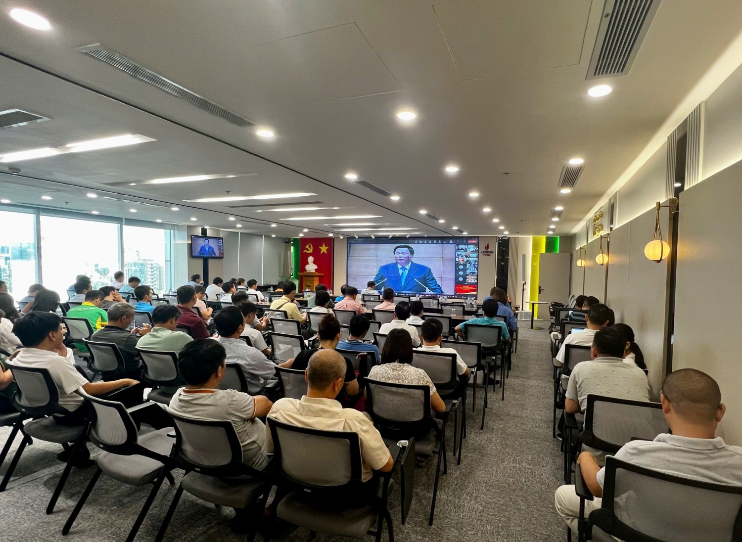 Đảng ủy Tập đoàn Dầu khí Quốc gia Việt Nam học tập, quán triệt thực hiện Nghị quyết Hội nghị Trung ương 10 Khóa XIII Đảng ủy Tập đoàn Dầu khí Quốc gia Việt Nam học tập, quán triệt thực hiện Nghị quyết Hội nghị Trung ương 10 Khóa XIII