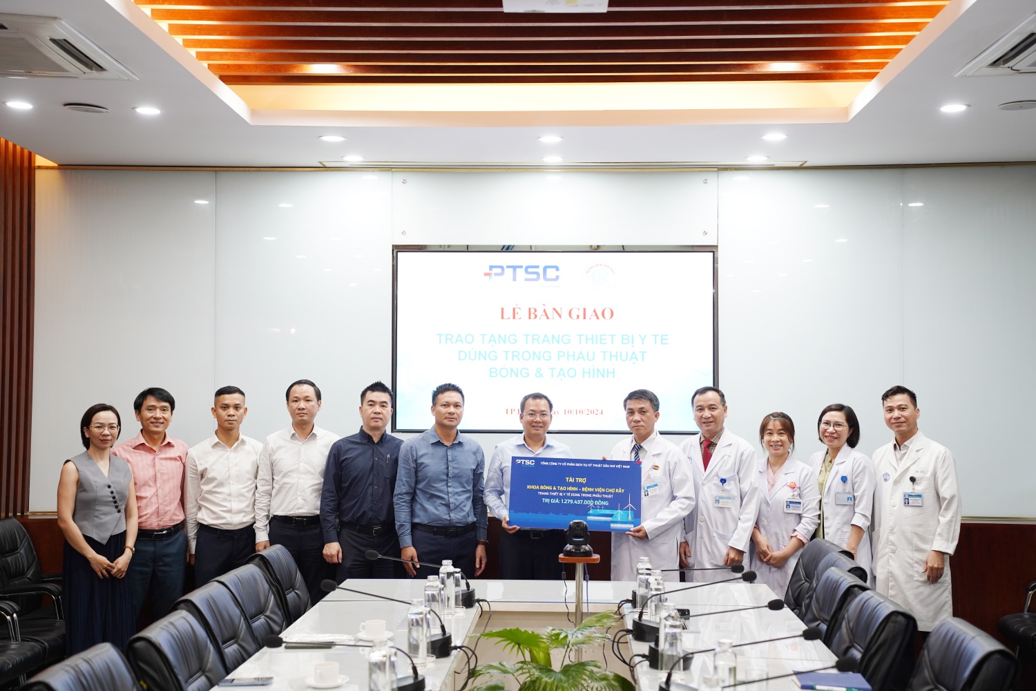 PTSC trao tặng trang thiết bị y tế cho Bệnh viện Chợ Rẫy 