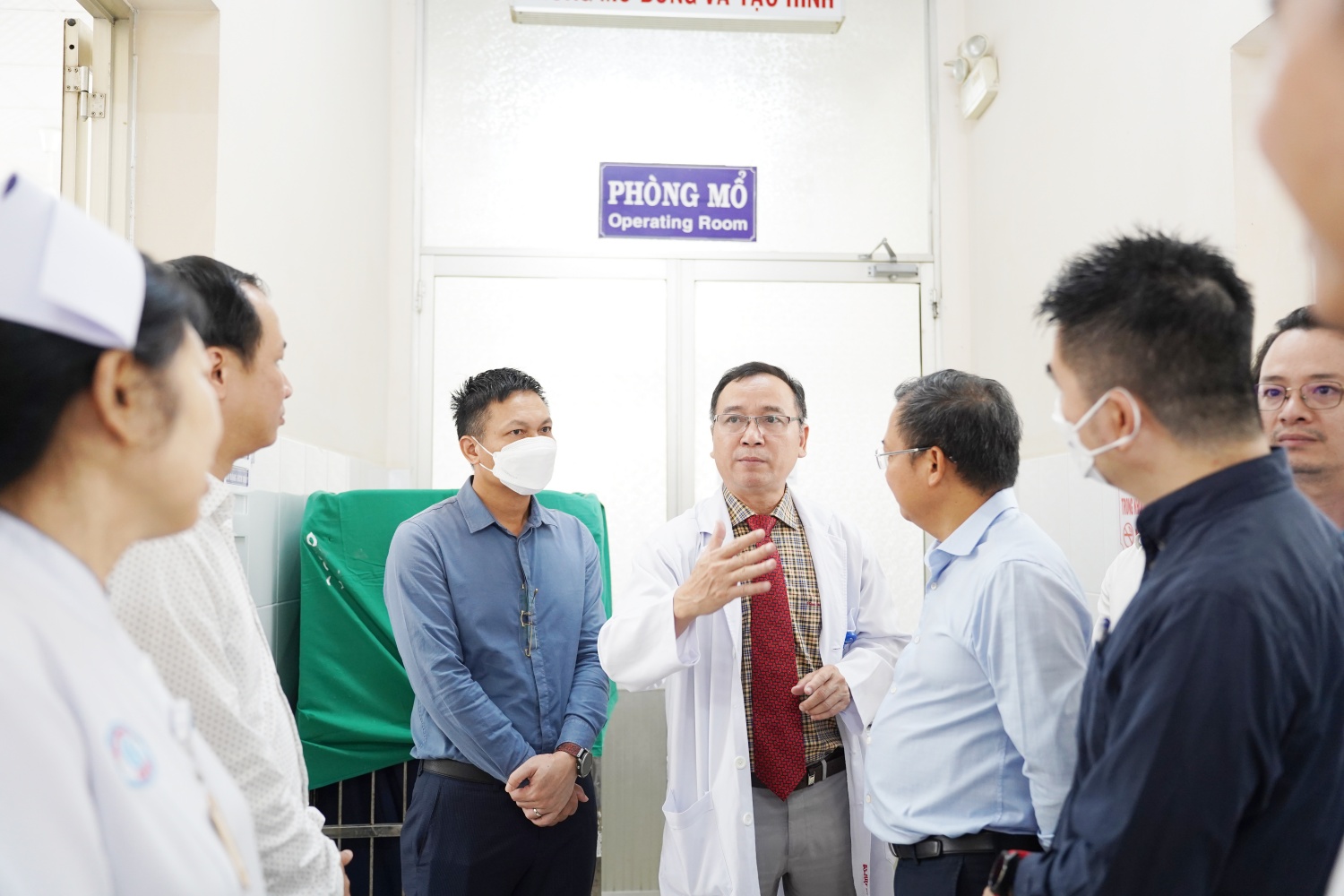 PTSC trao tặng trang thiết bị y tế cho Bệnh viện Chợ Rẫy 