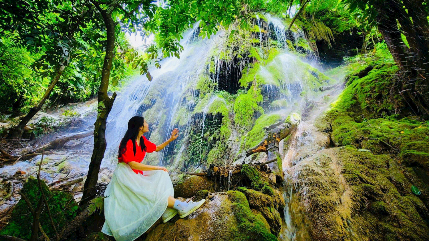 “Tan chảy” trước vẻ đẹp nguyên sơ của thác Rêu Sìn Hồ “Tan chảy” trước vẻ đẹp nguyên sơ của thác Rêu Sìn Hồ