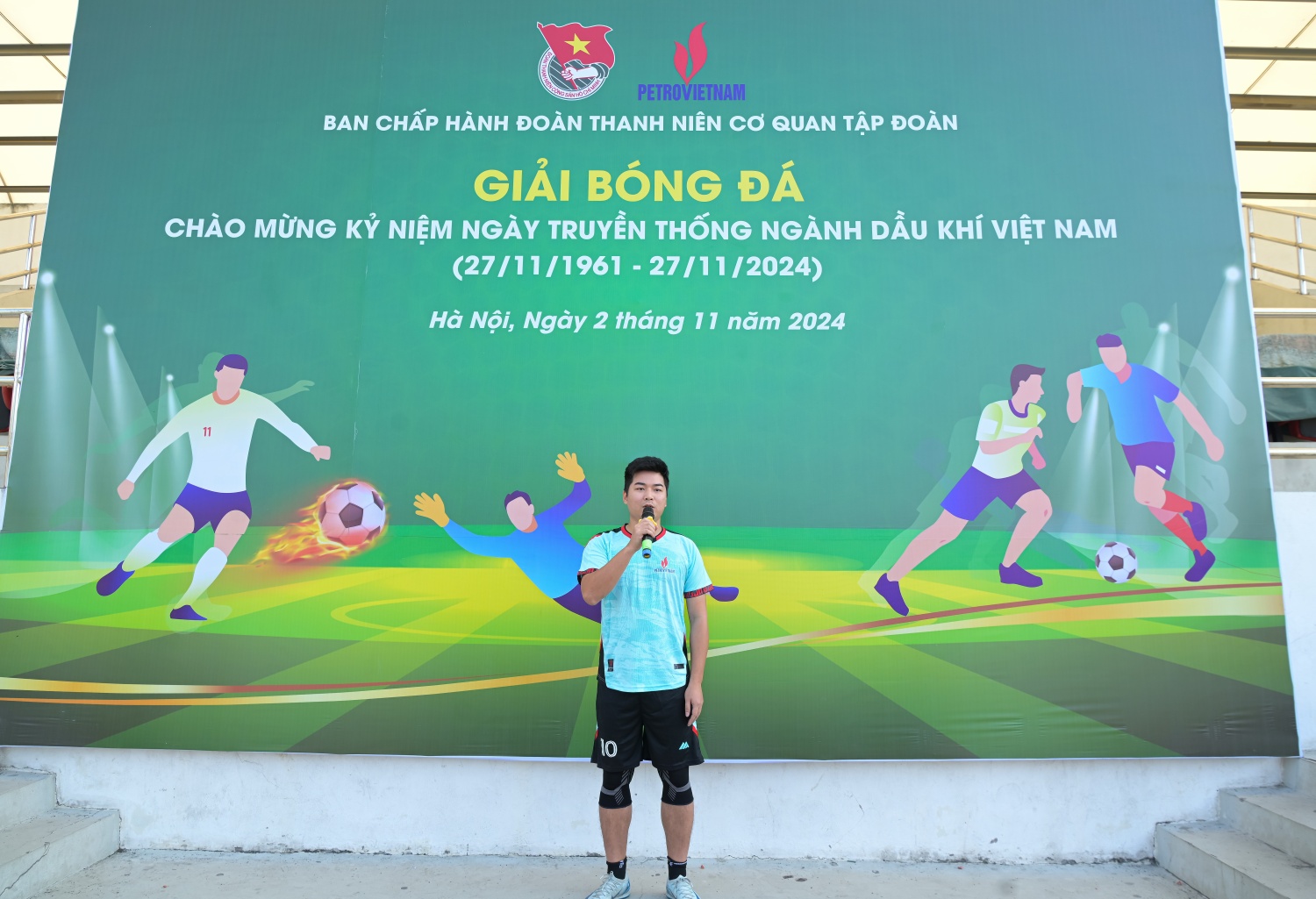Sôi nổi Giải bóng đá Cúp Tứ Hùng do Đoàn Thanh niên Cơ quan Tập đoàn Dầu khí Việt Nam tổ chức