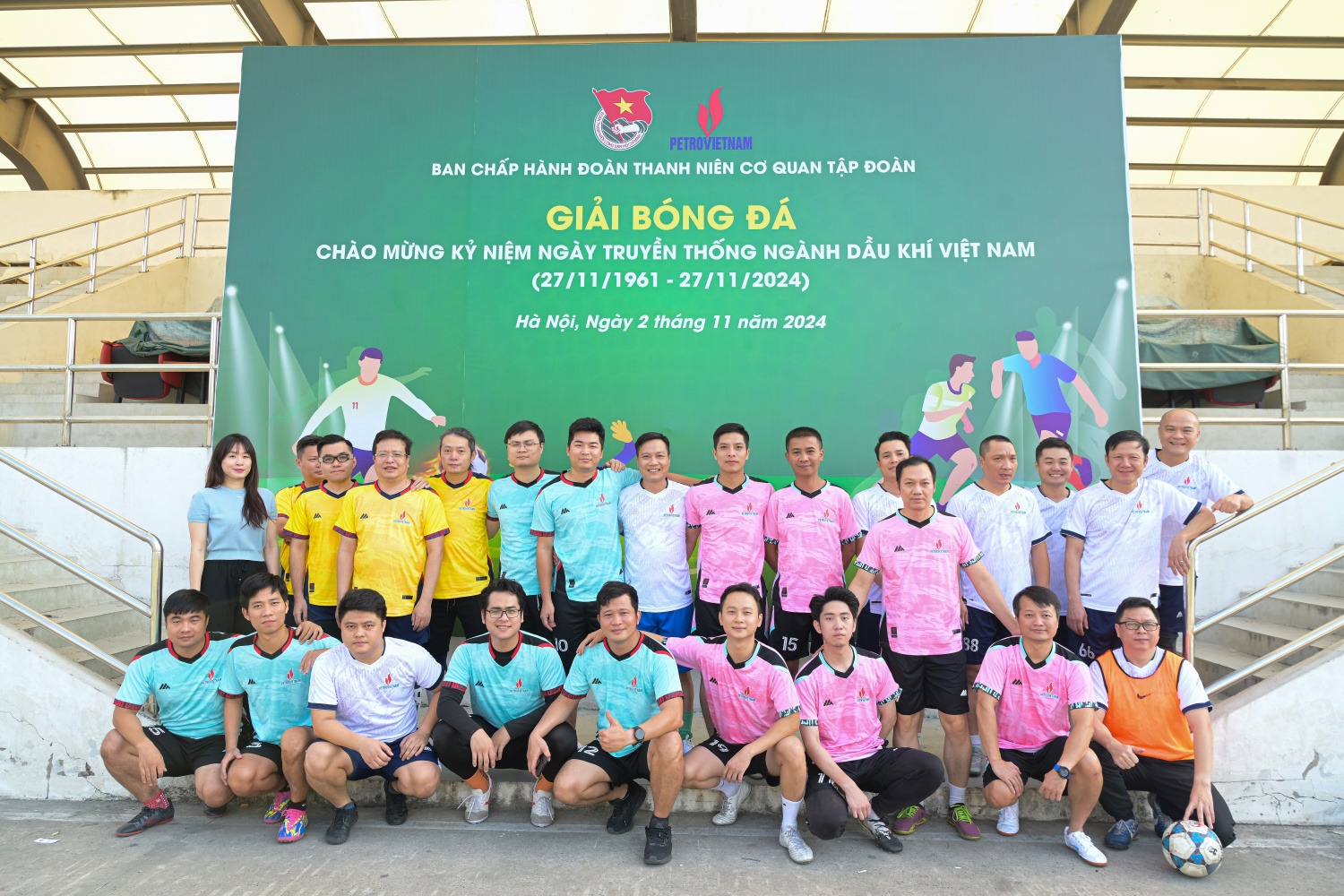 Sôi nổi Giải bóng đá Cúp Tứ Hùng do Đoàn Thanh niên Cơ quan Tập đoàn Dầu khí Việt Nam tổ chức