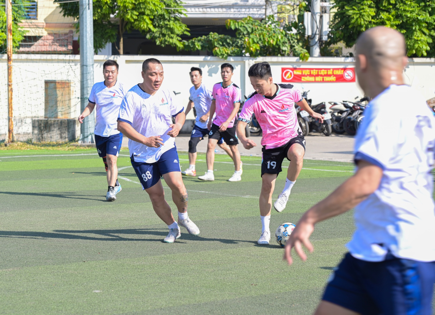 Sôi nổi Giải bóng đá Cúp Tứ Hùng do Đoàn Thanh niên Cơ quan Tập đoàn Dầu khí Việt Nam tổ chức