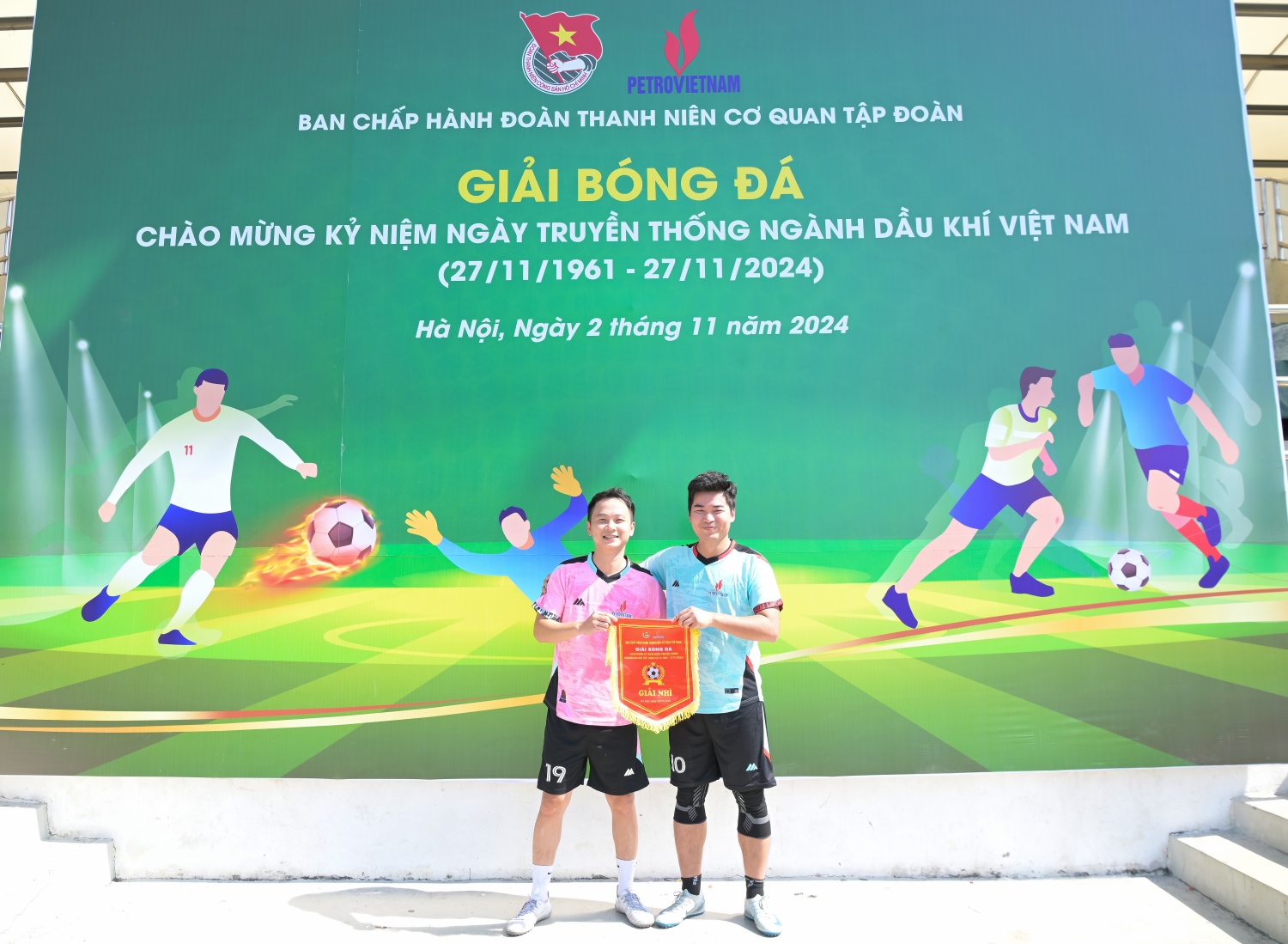 Sôi nổi Giải bóng đá Cúp Tứ Hùng do Đoàn Thanh niên Cơ quan Tập đoàn Dầu khí Việt Nam tổ chức