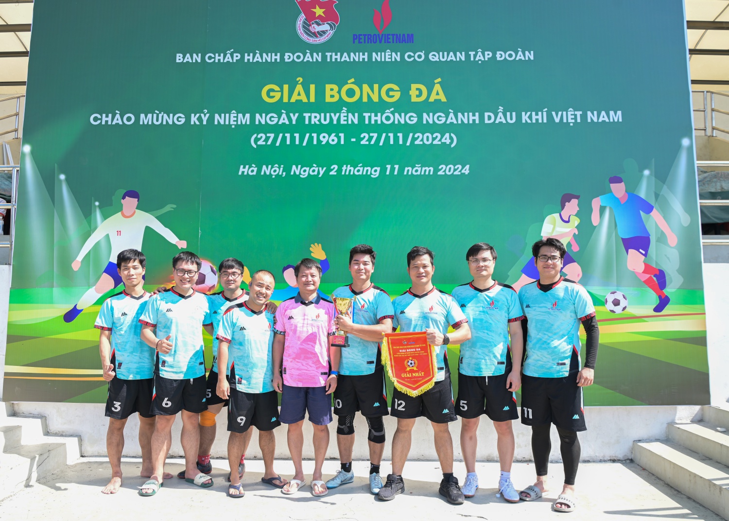 Sôi nổi Giải bóng đá Cúp Tứ Hùng do Đoàn Thanh niên Cơ quan Tập đoàn Dầu khí Việt Nam tổ chức