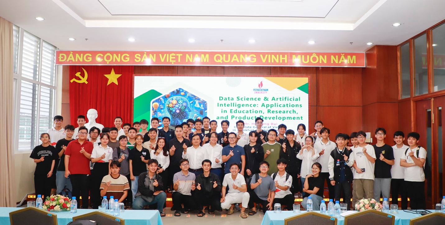 PVU tổ chức nói chuyện chuyên đề AI: Trang bị kiến thức số cho sinh viên