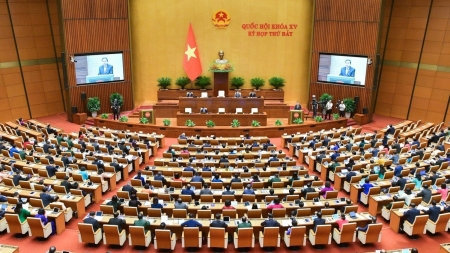 Quốc hội thảo luận tại hội trường về dự án Luật Điện lực (sửa đổi)