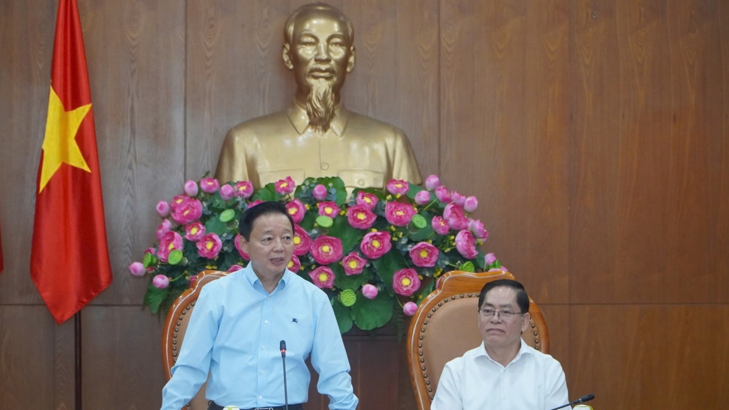Phó Thủ tướng Trần Hồng Hà chỉ đạo gỡ khó cho doanh nghiệp hóa dầu