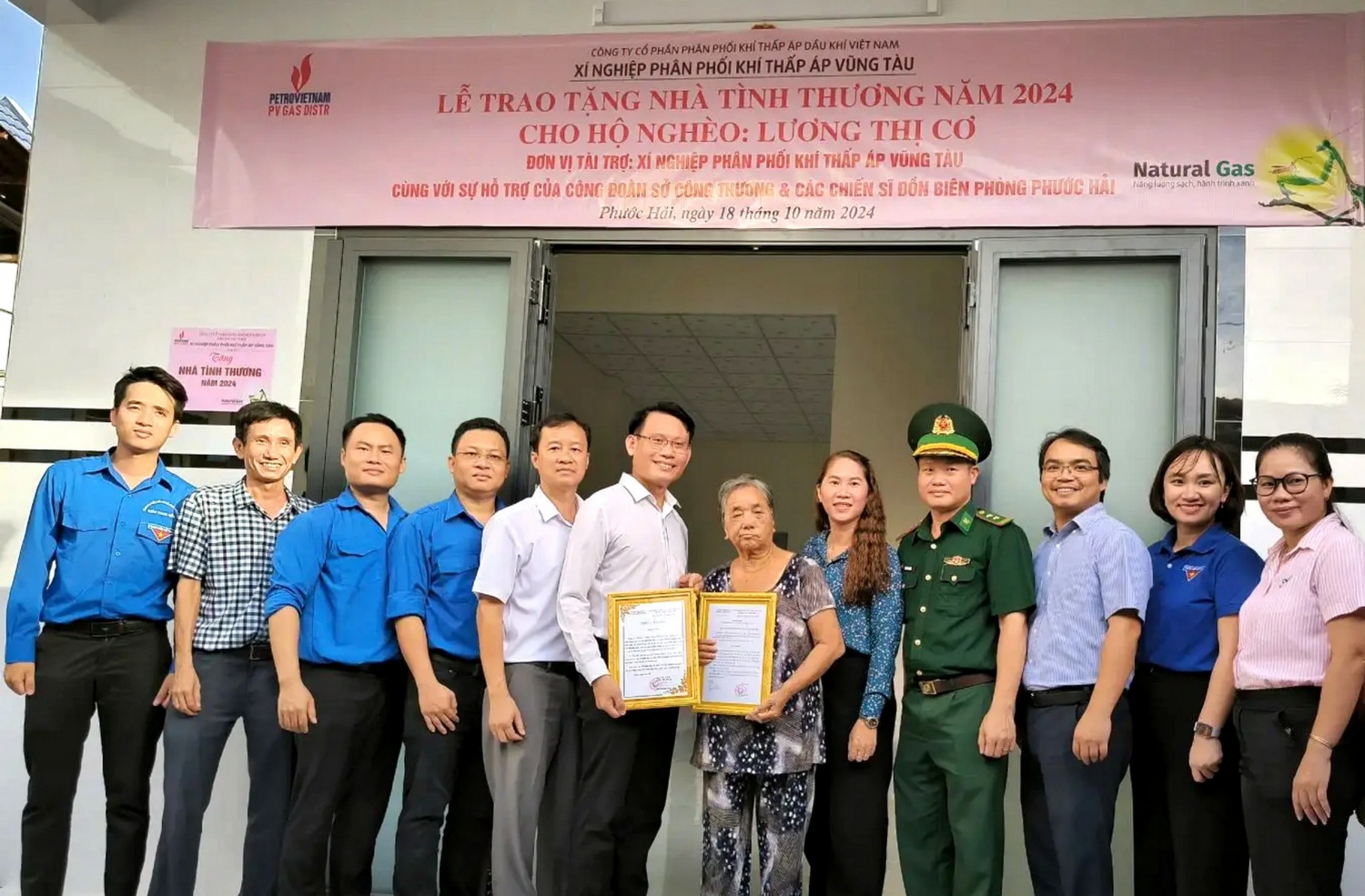 XNVT trao tặng nhà tình thương cho hộ nghèo bà Lương Thị Cơ