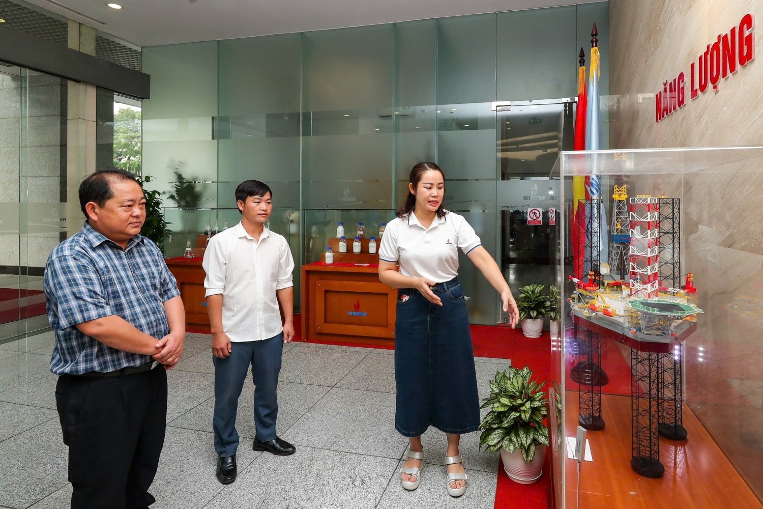 Trưởng thôn Kho Vàng Ma Seo Chứ: Ngành Dầu khí thật đặc biệt