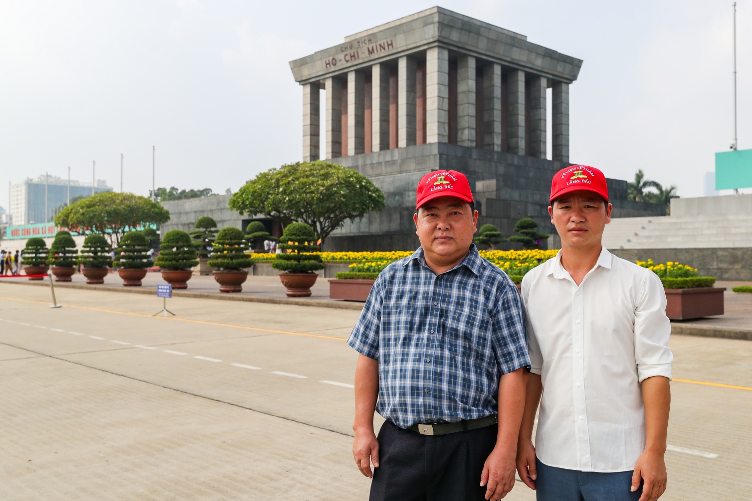 Trưởng thôn Kho Vàng Ma Seo Chứ xúc động tới thăm Lăng Bác