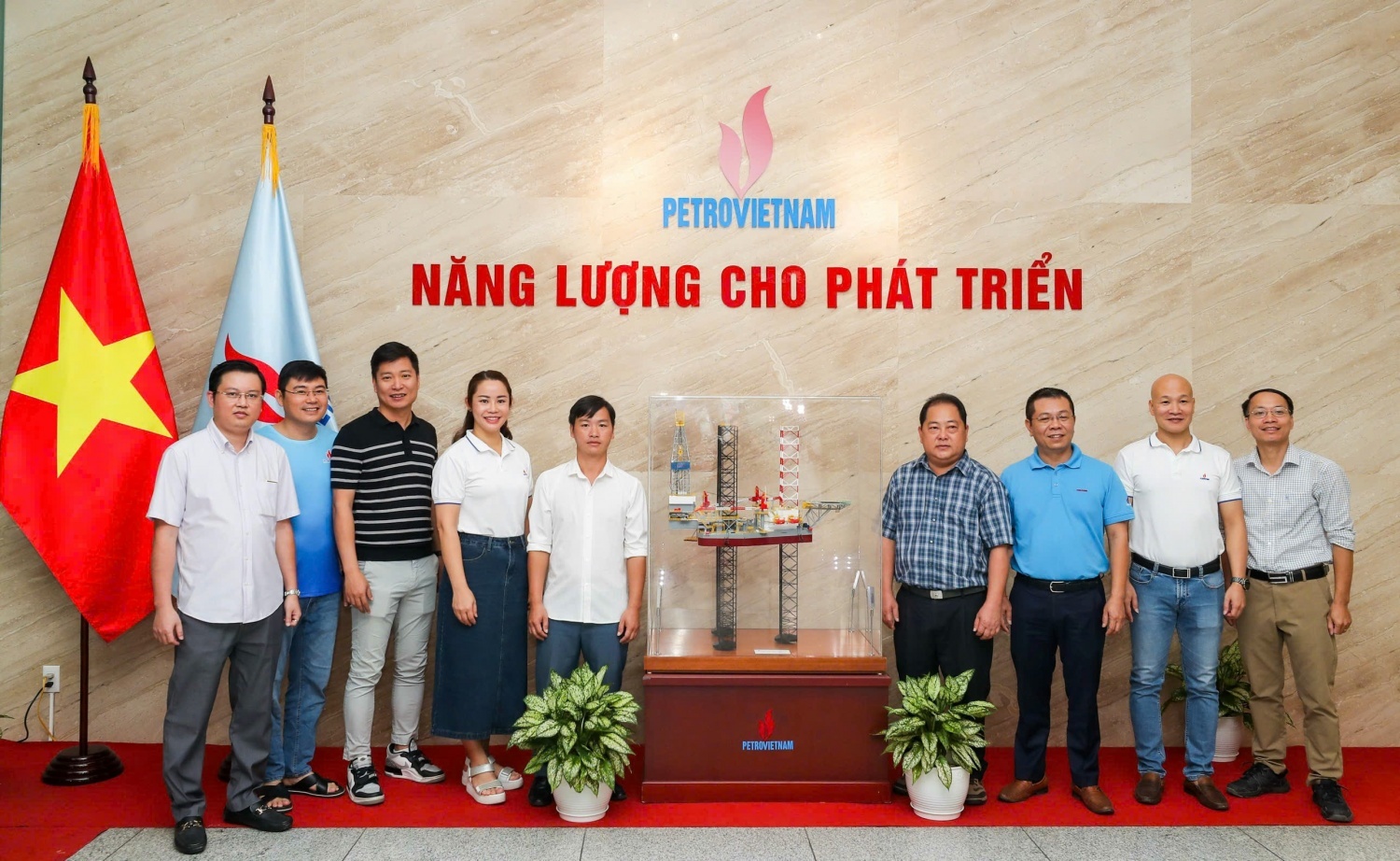 Trưởng thôn Kho Vàng Ma Seo Chứ: Ngành Dầu khí thật đặc biệt Trưởng thôn Kho Vàng Ma Seo Chứ: Ngành Dầu khí thật đặc biệt