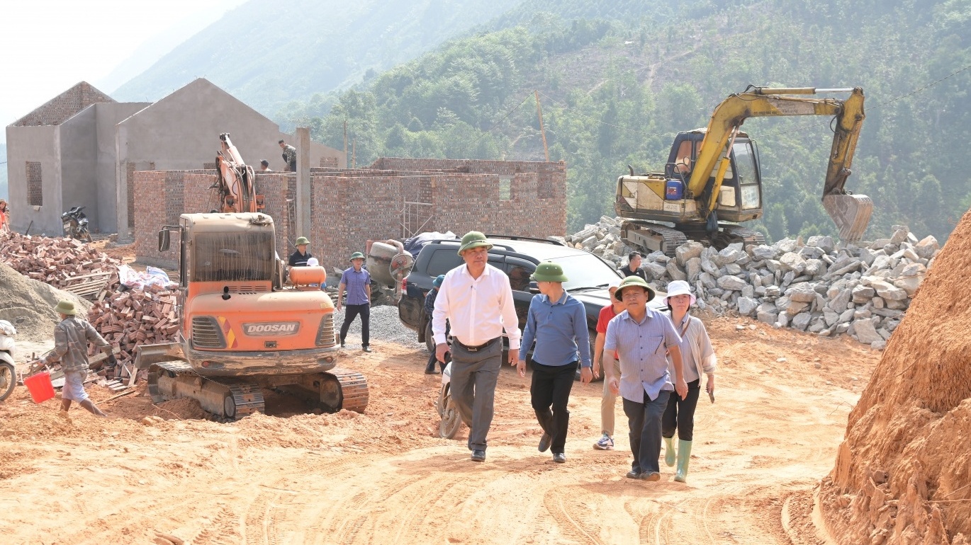 Petrovietnam khảo sát tiến độ thi công dự án tái thiết thôn Kho Vàng