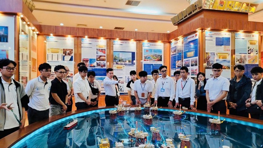 Đẩy mạnh chiến lược thu hút nhân tài qua chương trình “VIETSOVPETRO FIELD TRIP” Thu hút nhân tài qua chương trình “Vietsovpetro Field Trip”