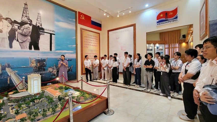 Thu hút nhân tài qua chương trình “Vietsovpetro Field Trip”